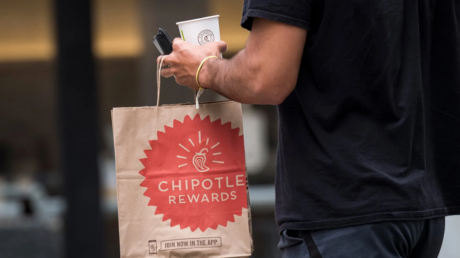 Chipotle Shares Plunge After Lowered Sales Forecast 🌯